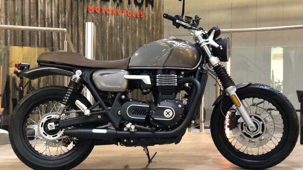 Brixton 1200 Triumph Rival 02